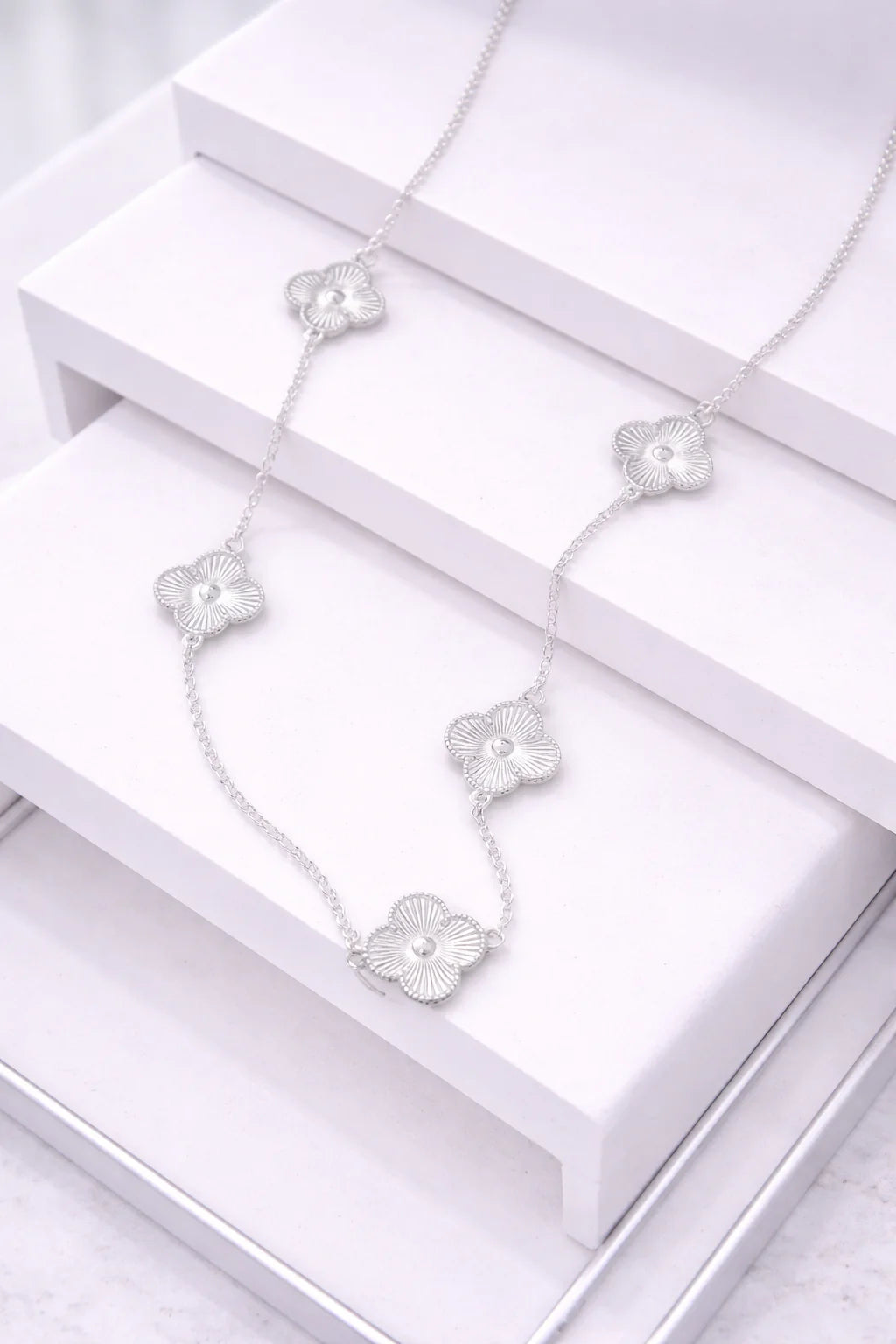 COLLAR TRÉBOL PREMIUM - COMPRA 3  Y LLÉVATE + 3 GRATIS SOLO HOY ☘️💎✨🎁🔥