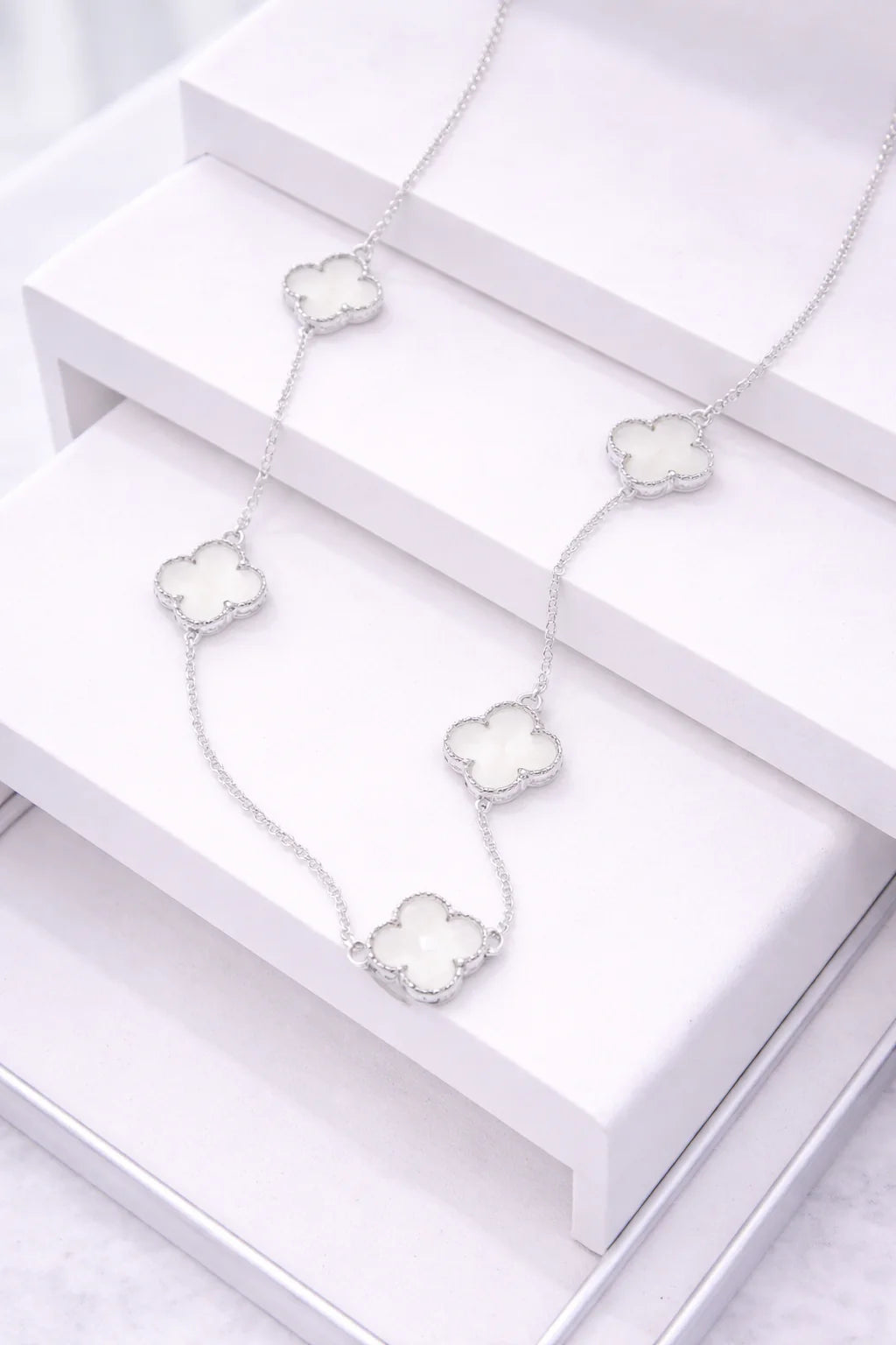 COLLAR TRÉBOL PREMIUM - COMPRA 3  Y LLÉVATE + 3 GRATIS SOLO HOY ☘️💎✨🎁🔥
