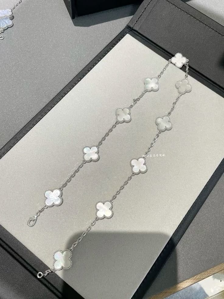 COLLAR TRÉBOL PREMIUM - COMPRA 3  Y LLÉVATE + 3 GRATIS SOLO HOY ☘️💎✨🎁🔥