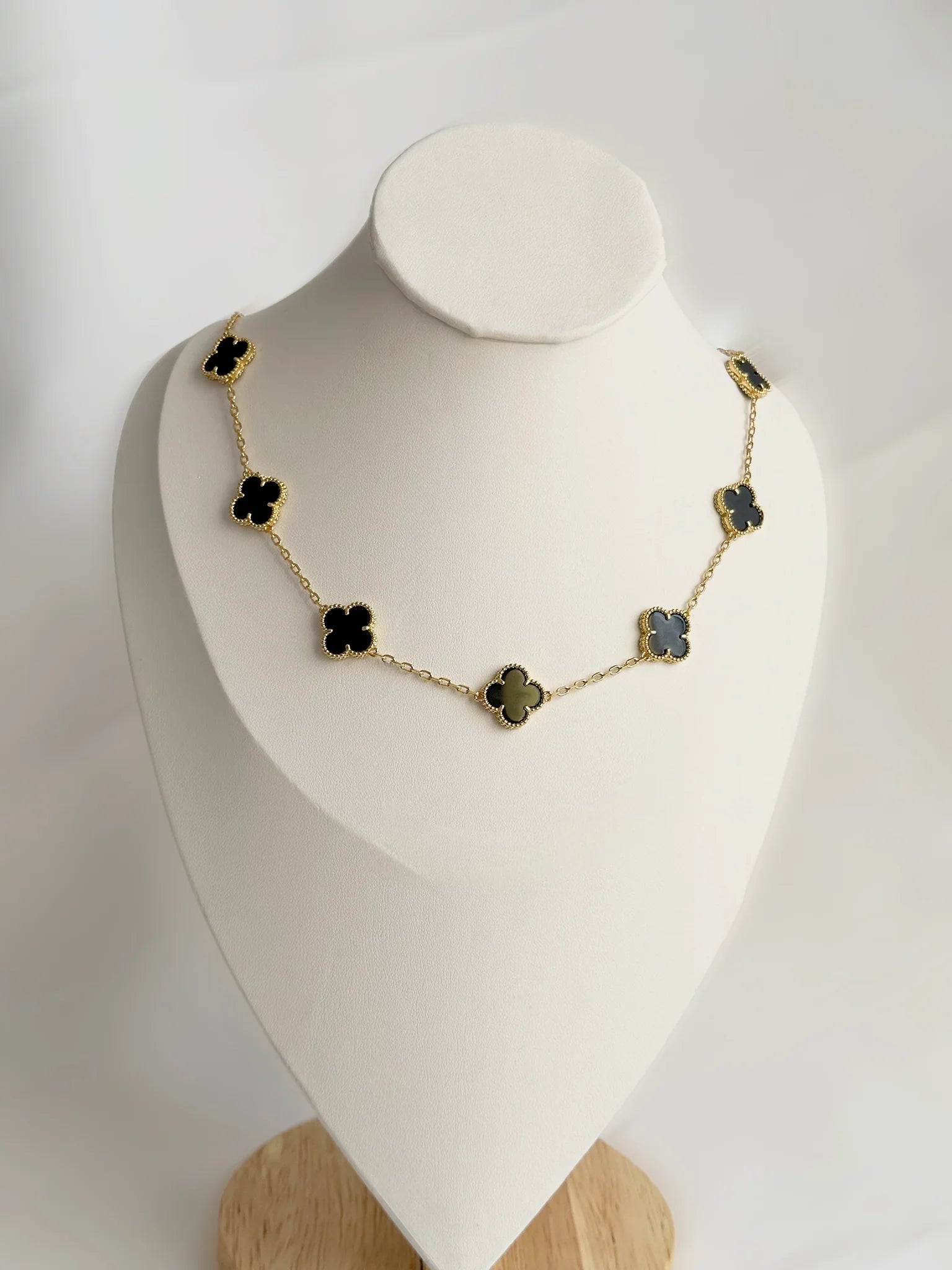 Collar Celebridad Premium Unisex – Suerte con Estilo Elevado ✨🍀